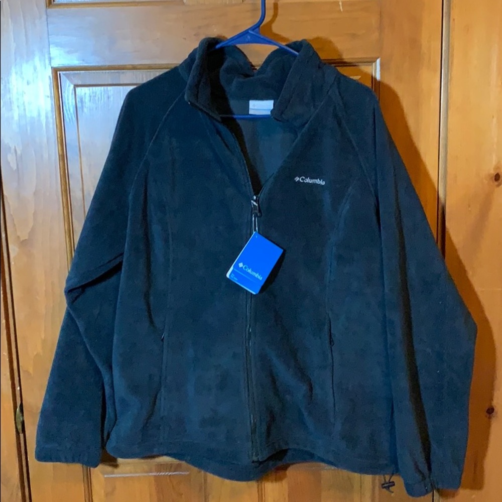 Woman’s 1x Columbia zip fleece